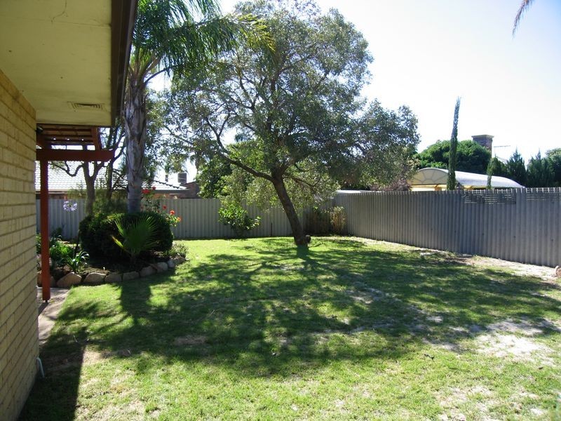 45 Farrington Rd, Leeming WA 6149