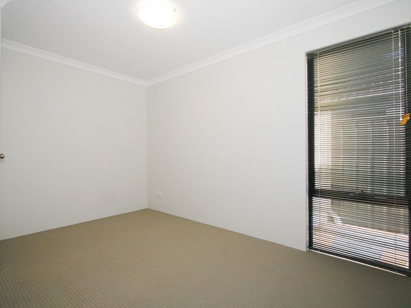 8 Salamanca Blv, Seville Grove WA 6112
