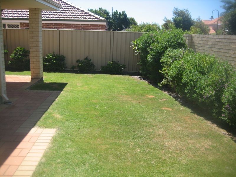 8 Davidia Lake Drive, Canning Vale WA 6155