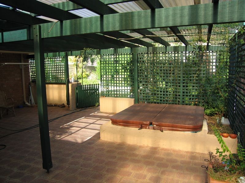 8 Gilchrist Avenue, Bibra Lake WA 6163