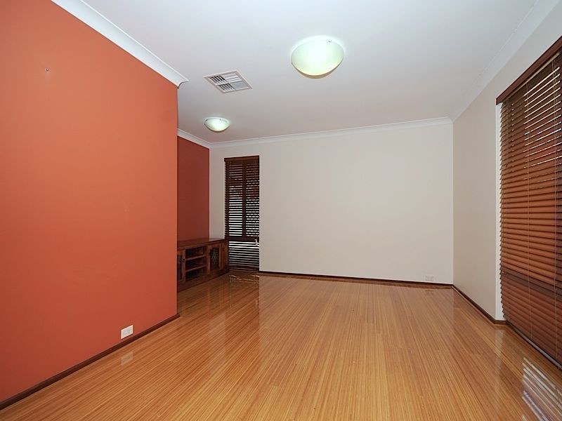 15 Krugger Place, Leeming WA 6149