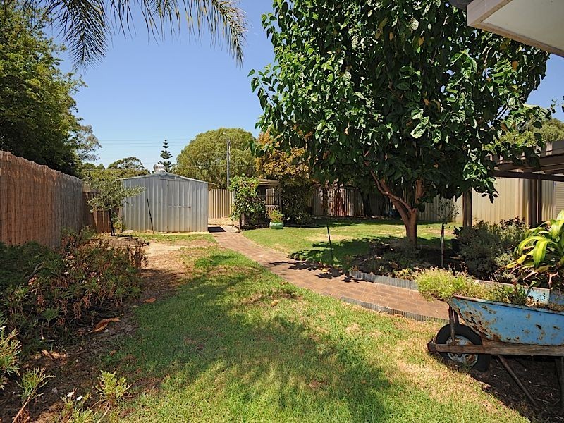 15 Krugger Place, Leeming WA 6149