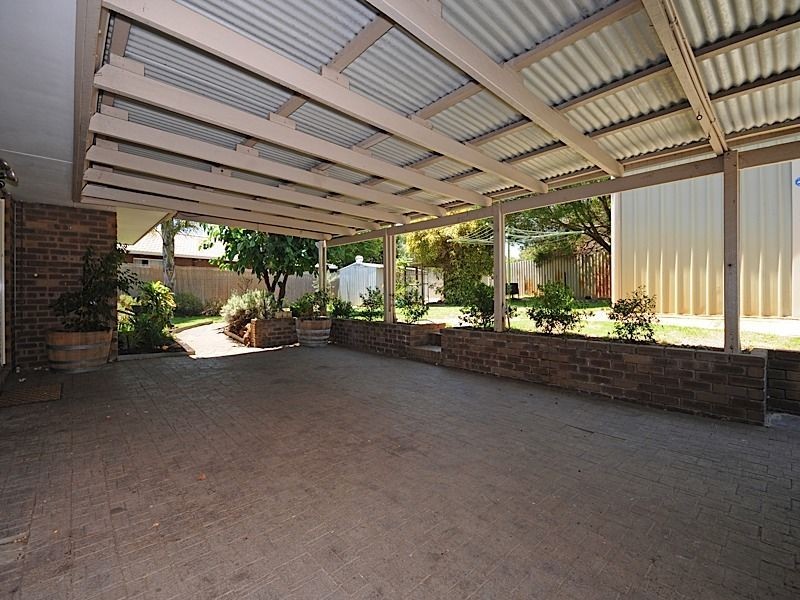 15 Krugger Place, Leeming WA 6149
