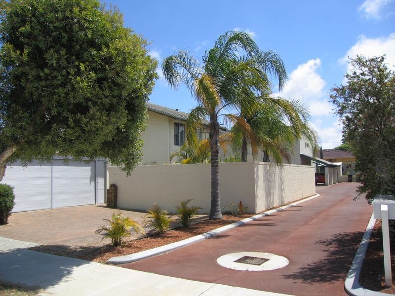 1/12 Lawrence Street, Como WA 6152