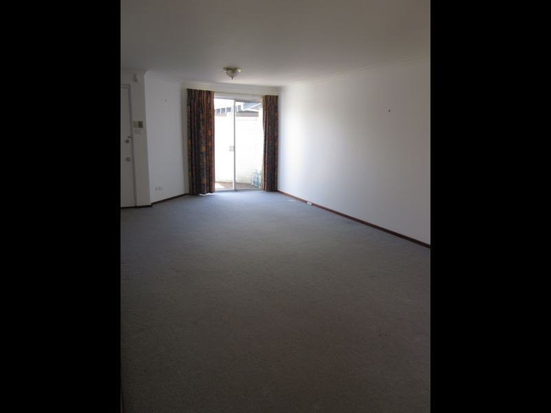 1/12 Lawrence Street, Como WA 6152