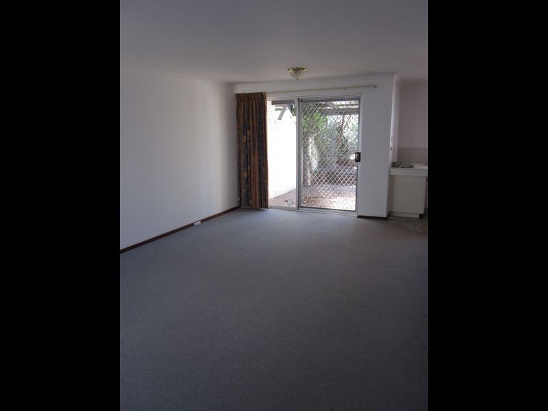 1/12 Lawrence Street, Como WA 6152
