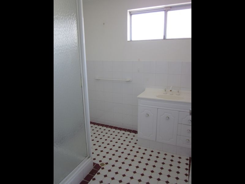 1/12 Lawrence Street, Como WA 6152