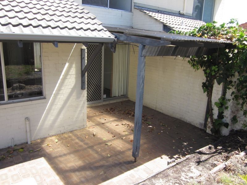 1/12 Lawrence Street, Como WA 6152