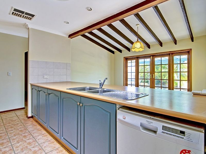 10 Grachechurch Crescent, Leeming WA 6149