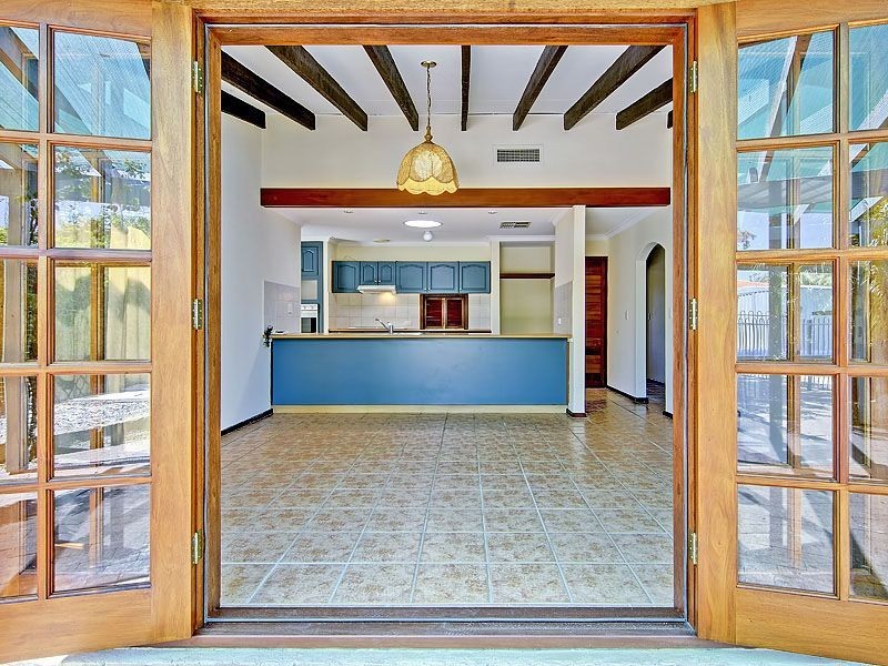 10 Grachechurch Crescent, Leeming WA 6149