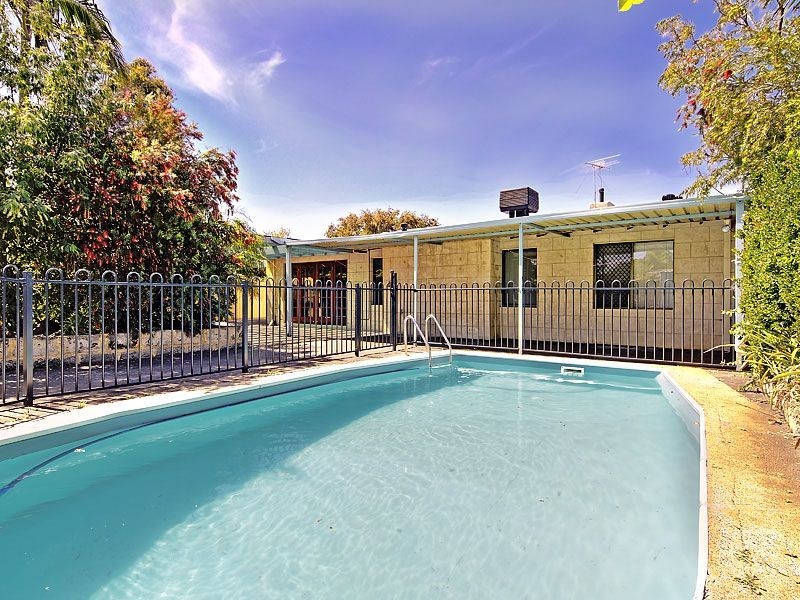 10 Grachechurch Crescent, Leeming WA 6149