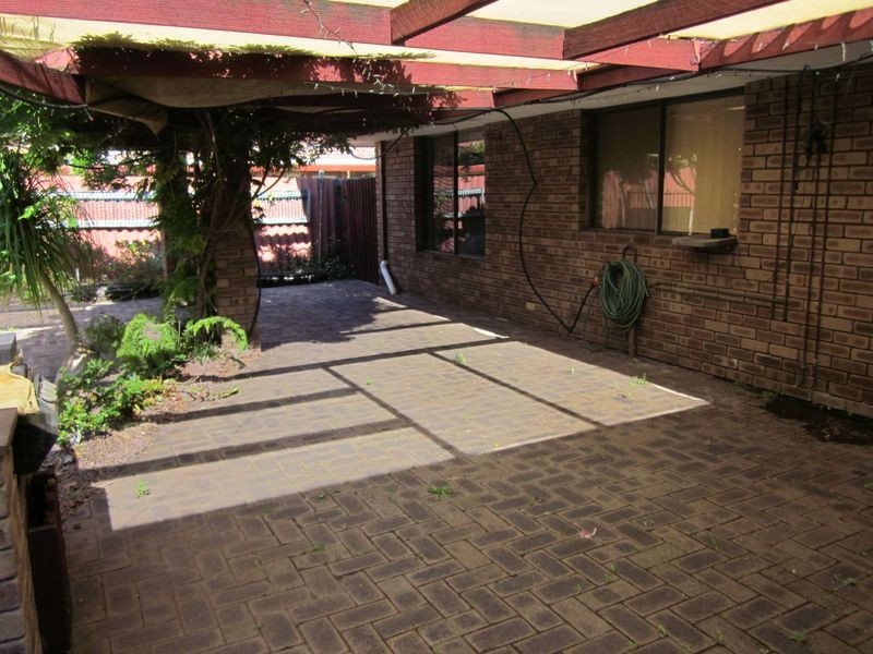 5 Laughton Way, Leeming WA 6149