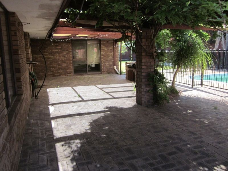 5 Laughton Way, Leeming WA 6149