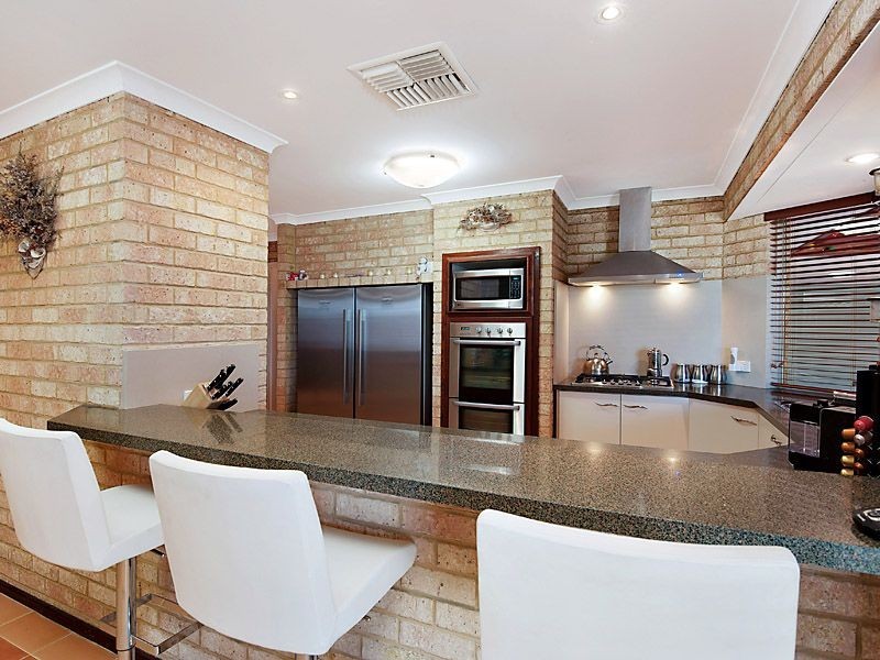 30 Fernleaf Court, Leeming WA 6149