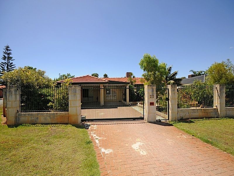 25 Hartfield Crescent, Leeming WA 6149