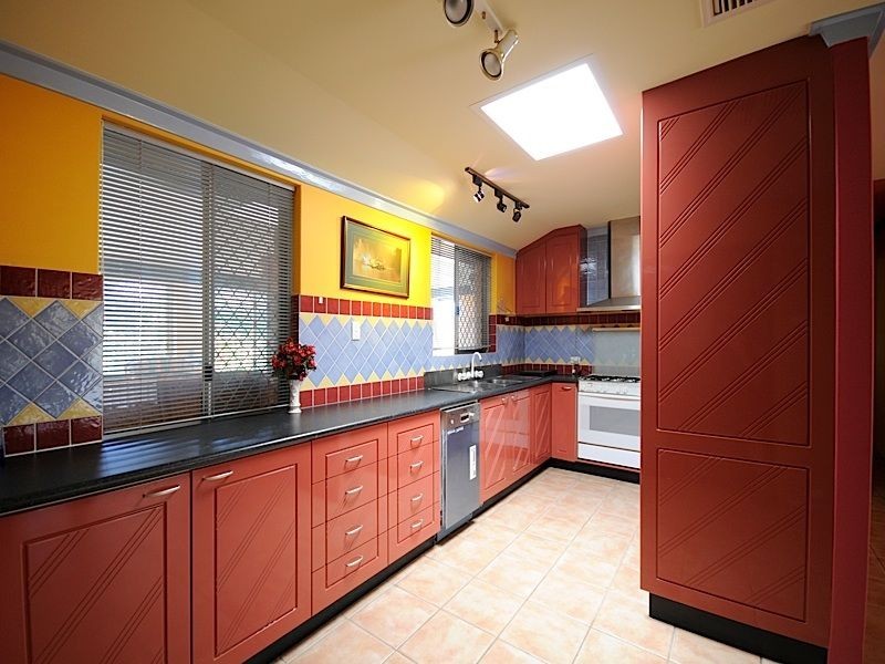 25 Hartfield Crescent, Leeming WA 6149