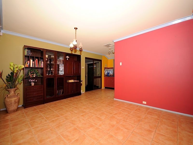 25 Hartfield Crescent, Leeming WA 6149