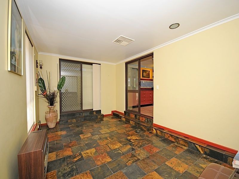 25 Hartfield Crescent, Leeming WA 6149