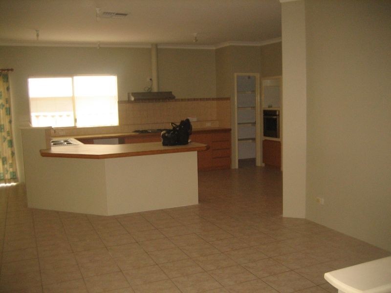 16 Millstream Place, Success WA 6164