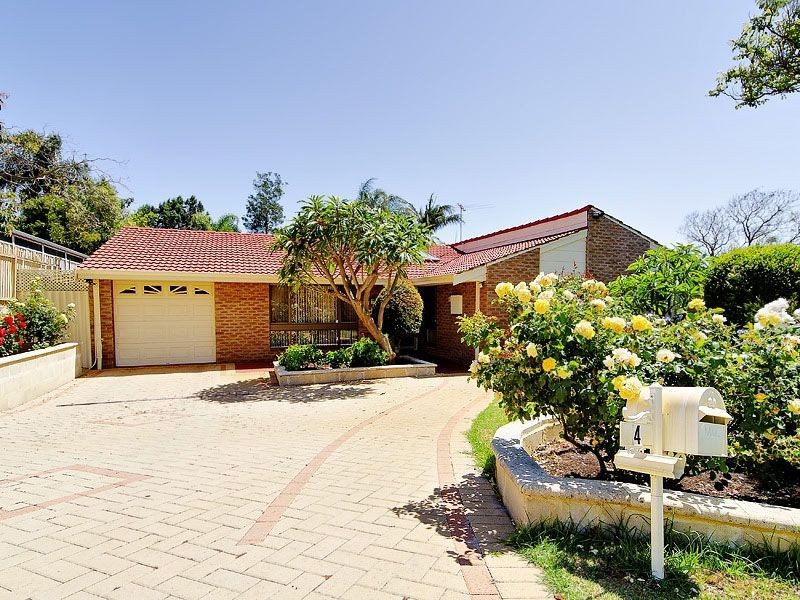 4 Grenfell Way, Leeming WA 6149