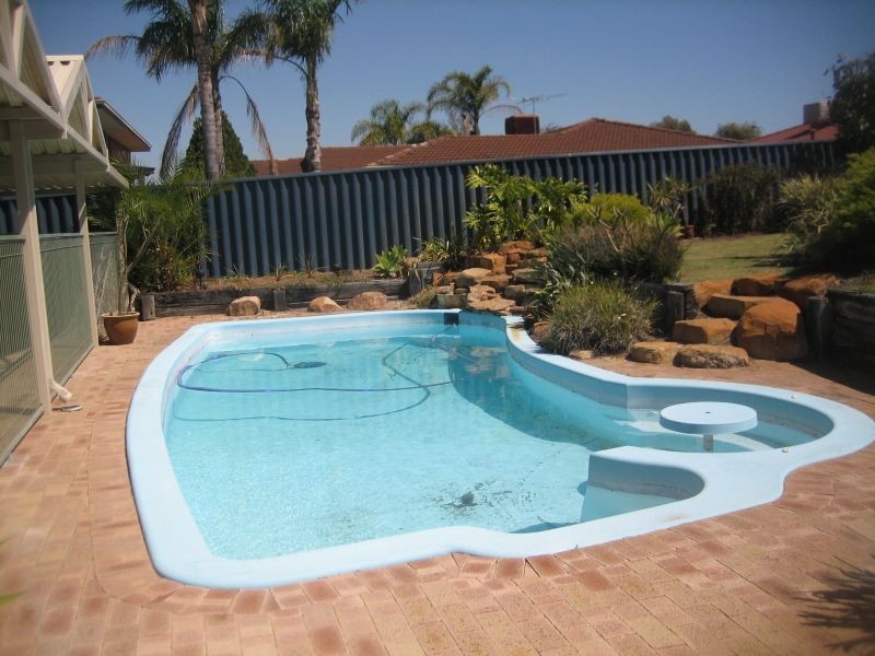 14 Witney Place, Leeming WA 6149