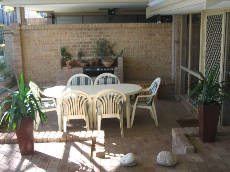 14 Witney Place, Leeming WA 6149