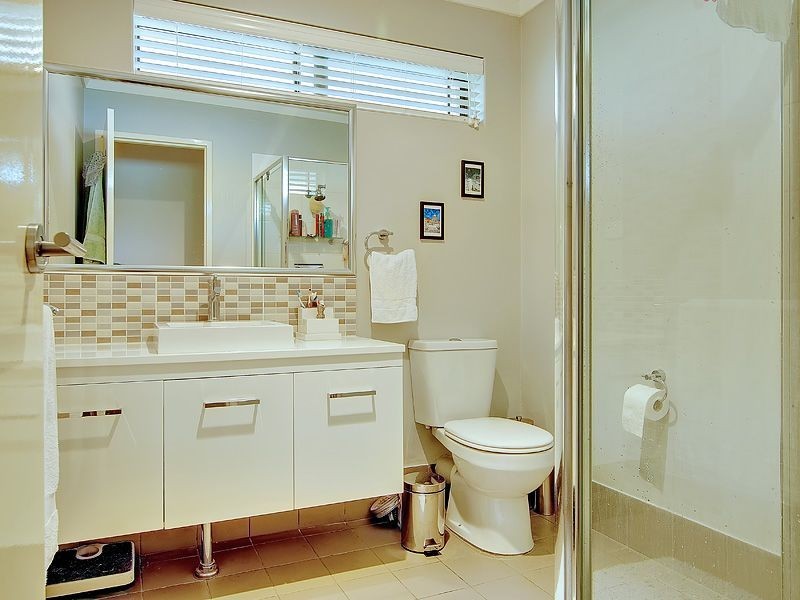 13A Moore Gardens, Kardinya WA 6163