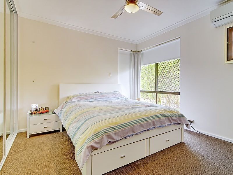 13A Moore Gardens, Kardinya WA 6163