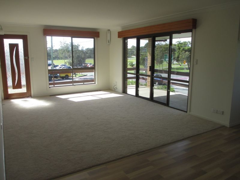 2 Coronation Ave, Pottsville NSW 2489