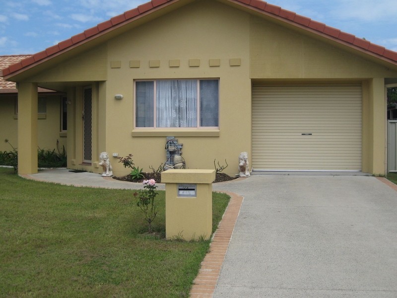 1/2 Paula Court, Hastings Point NSW 2489