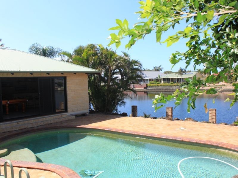 77 Andrew Avenue, Pottsville NSW 2489