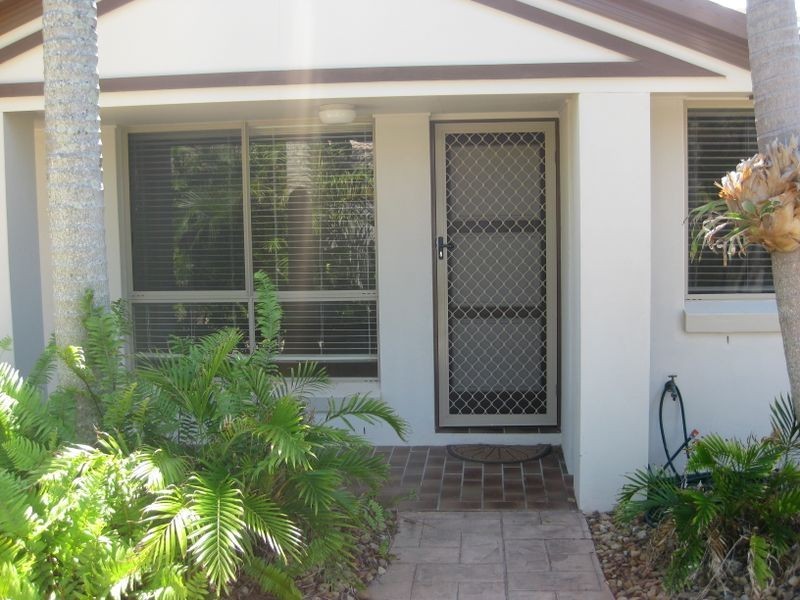 3/2 Hampton Court, Pottsville NSW 2489