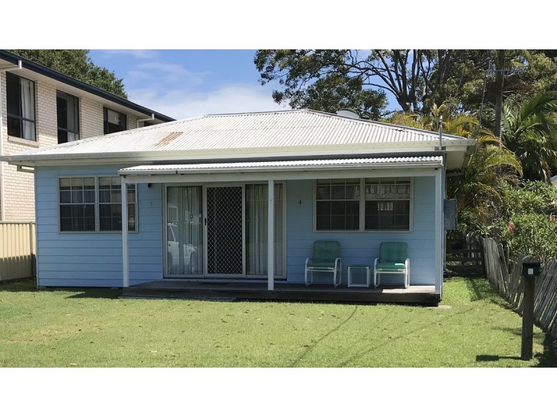 4 Bell Street, Dunbogan NSW 2443