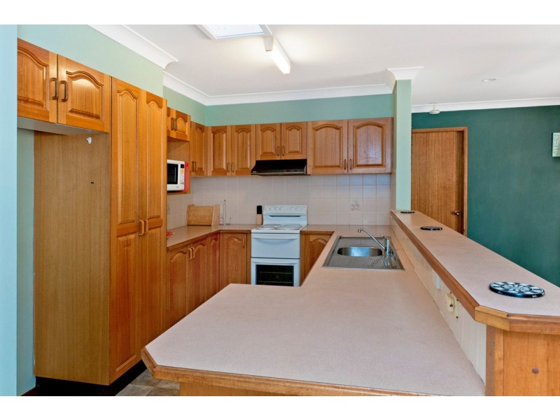 24 Fiona Crescent, Lake Cathie NSW 2445