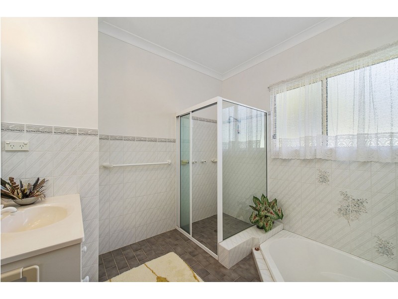 8 Lakeview Crescent, West Haven NSW 2443