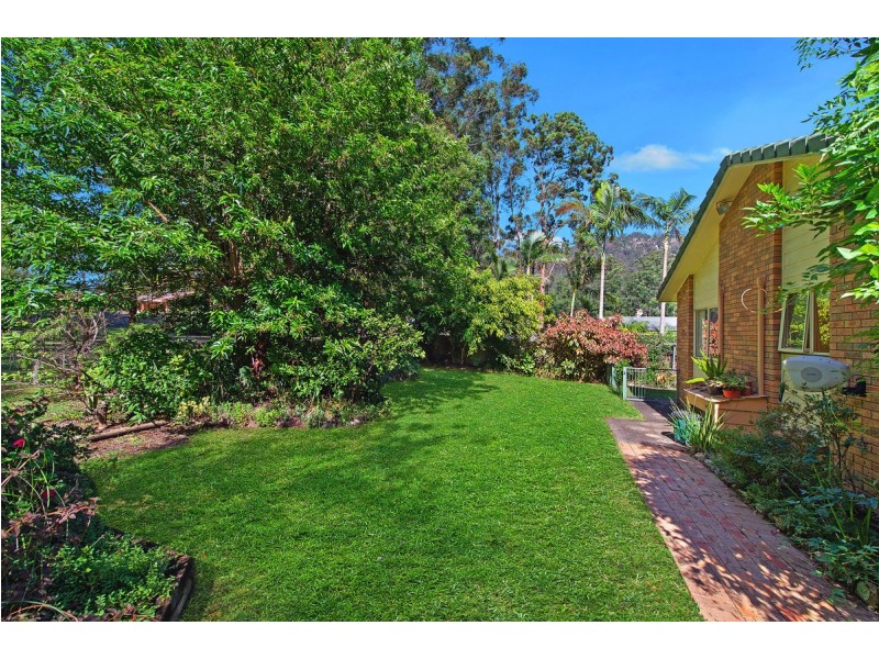 8 Lakeview Crescent, West Haven NSW 2443