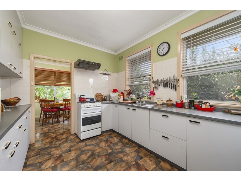 4 Lake Street, Laurieton NSW 2443