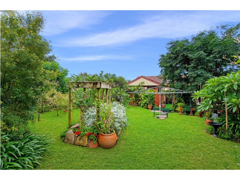 4 Lake Street, Laurieton NSW 2443