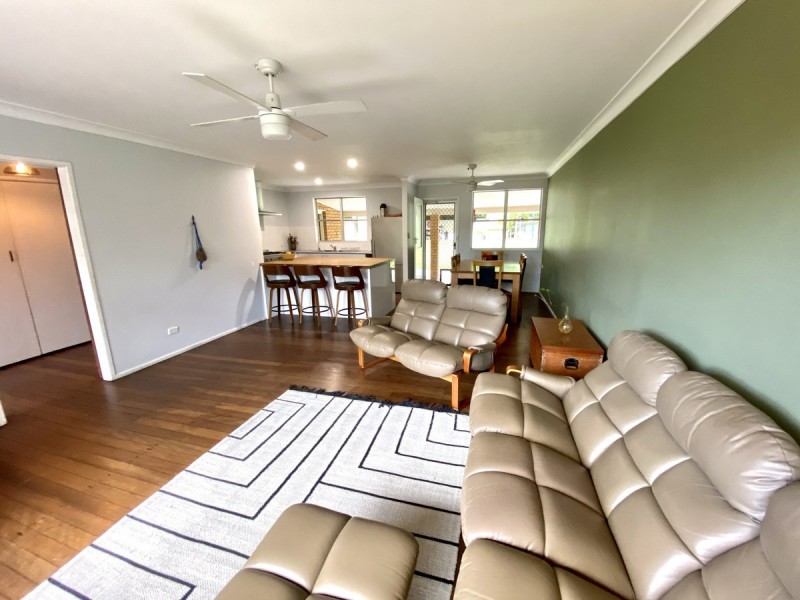 394 Ocean Drive, Laurieton NSW 2443