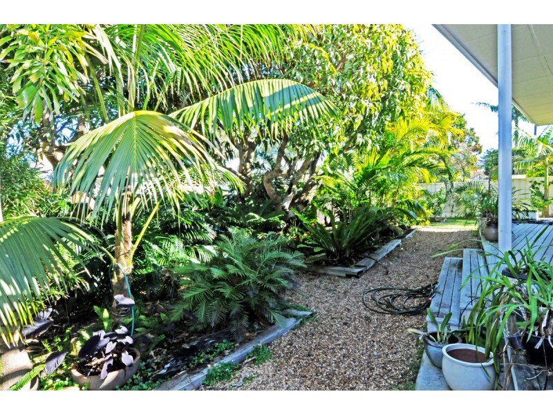 1 Bayside Avenue, North Haven NSW 2443