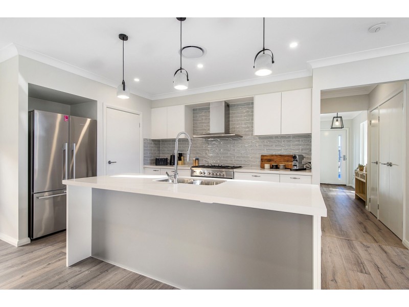 15 Marine Parade, Lake Cathie NSW 2445