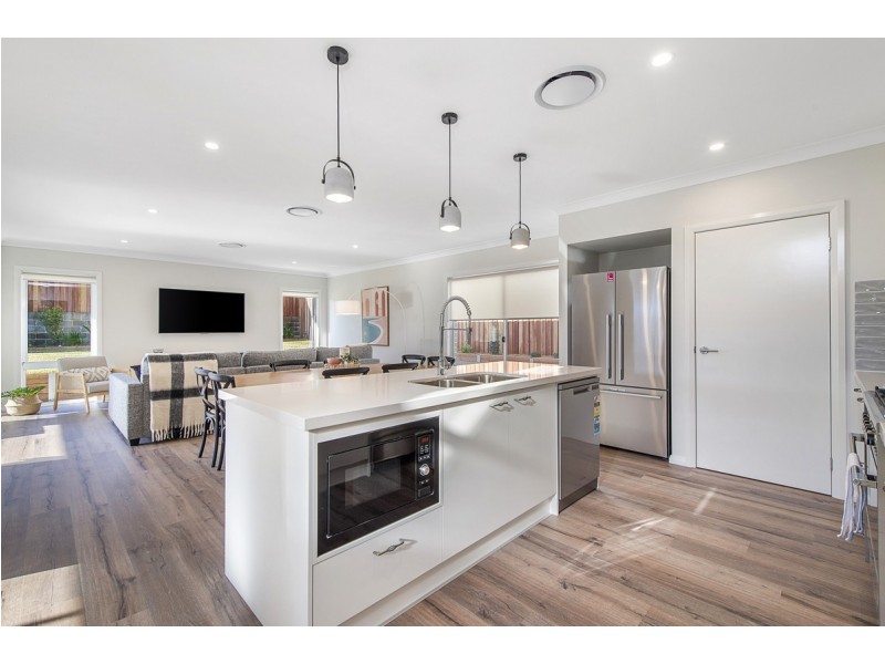 15 Marine Parade, Lake Cathie NSW 2445