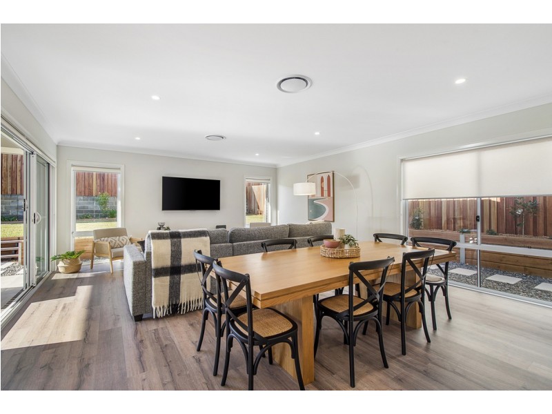 15 Marine Parade, Lake Cathie NSW 2445