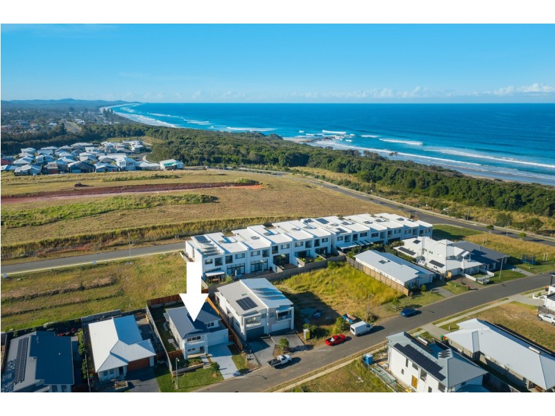 15 Marine Parade, Lake Cathie NSW 2445
