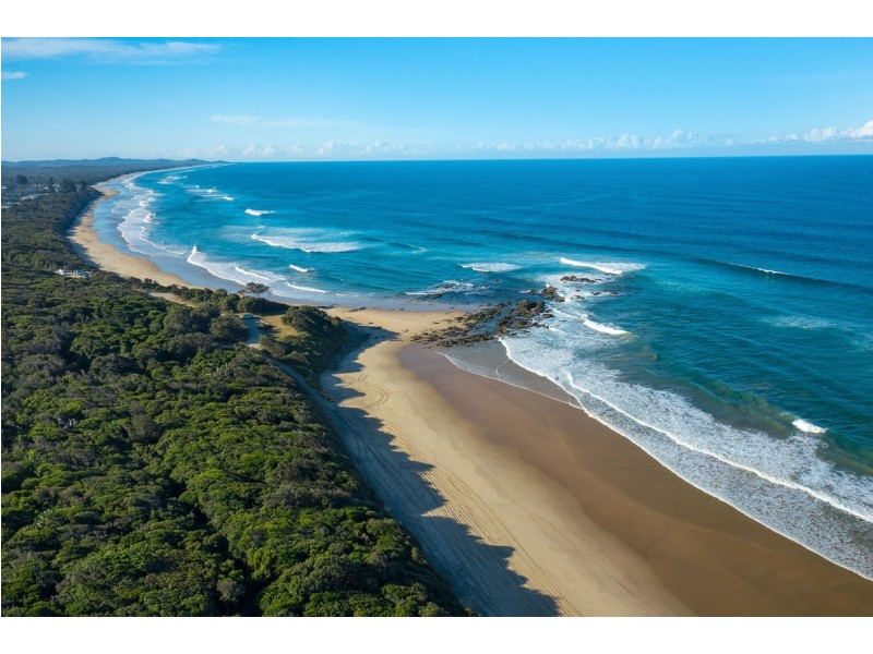 15 Marine Parade, Lake Cathie NSW 2445