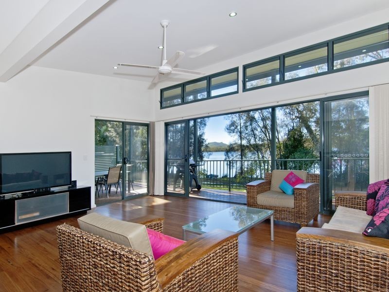 393 Ocean Drive, Laurieton NSW 2443