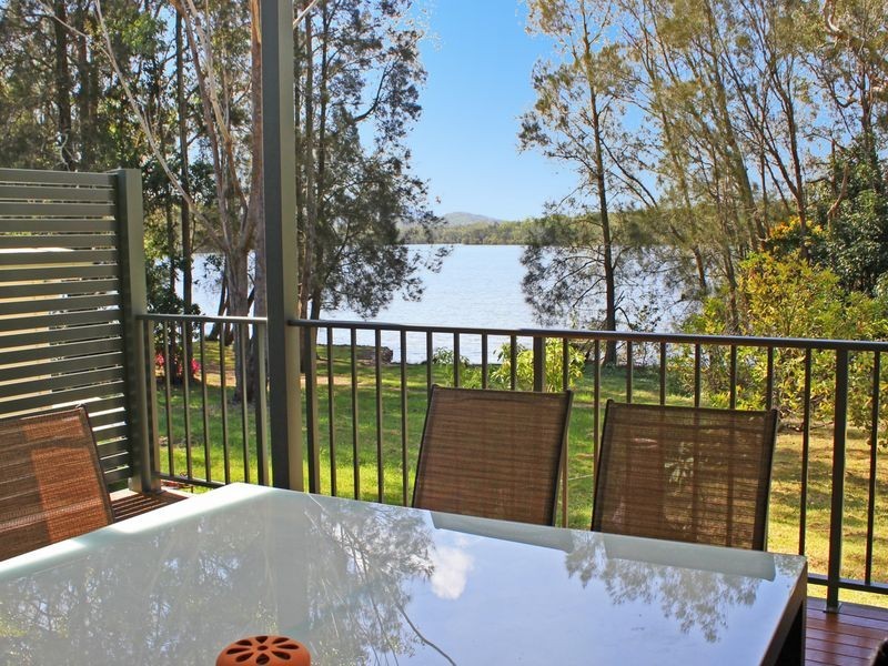 393 Ocean Drive, Laurieton NSW 2443
