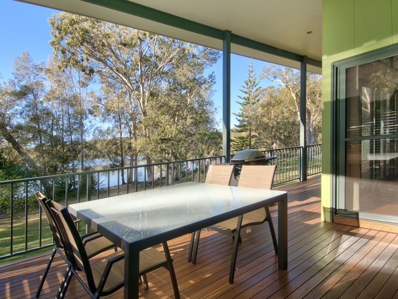 393 Ocean Drive, Laurieton NSW 2443