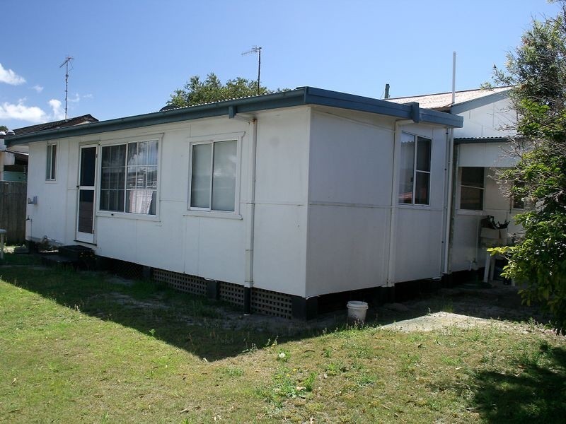 8 George Street, Laurieton NSW 2443