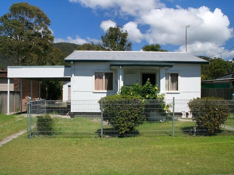 8 George Street, Laurieton NSW 2443